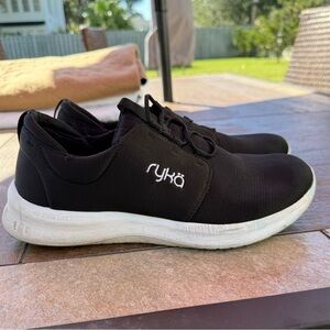 RYKA RENEW RECOVERY sneaker, black-and-white excellent condition size 11